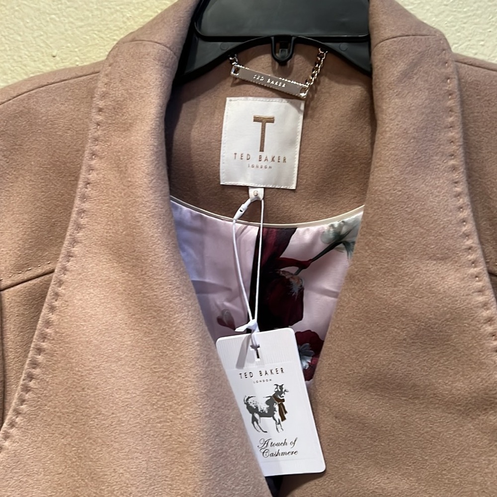 Gorgeous wrap coat - Picture 4 of 8